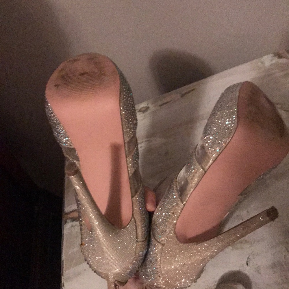 Heels - Picture 4 of 4
